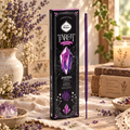 Incenso Sagrada Madre Tarot Gem Ametista: confezione nera con cristallo viola illustrato e bastoncino viola.